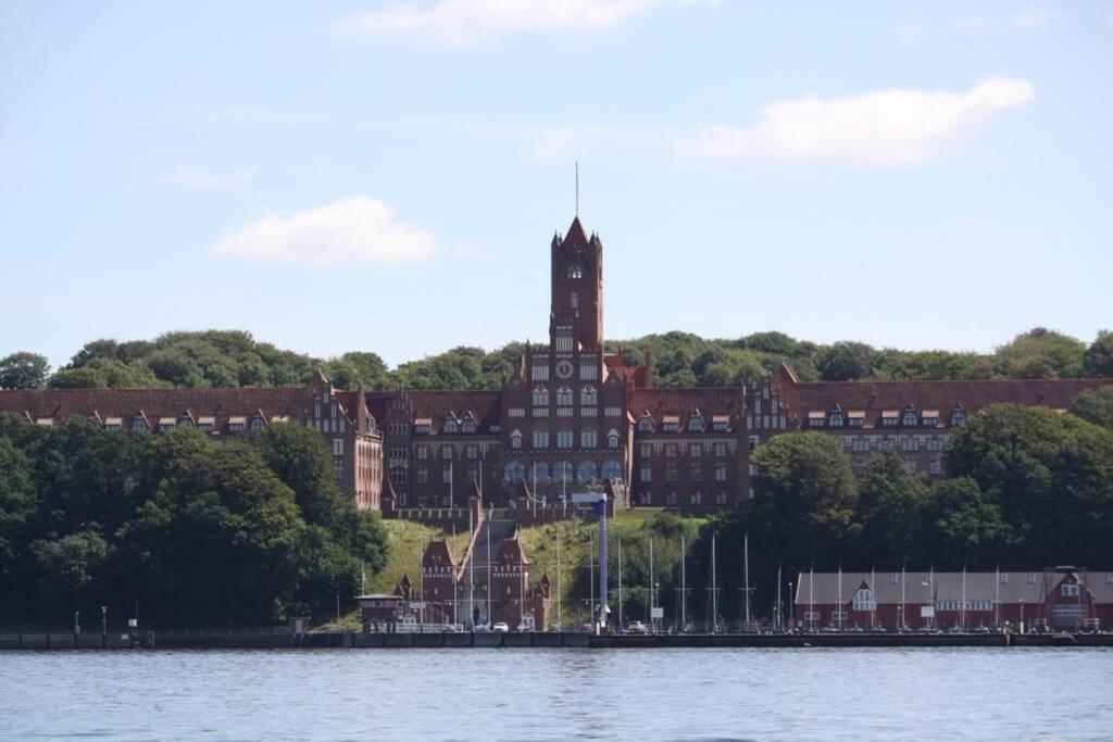 Gemuetliche Haushaelfte Mit Garten Und Terrasse Flensburg Eksteriør bilde