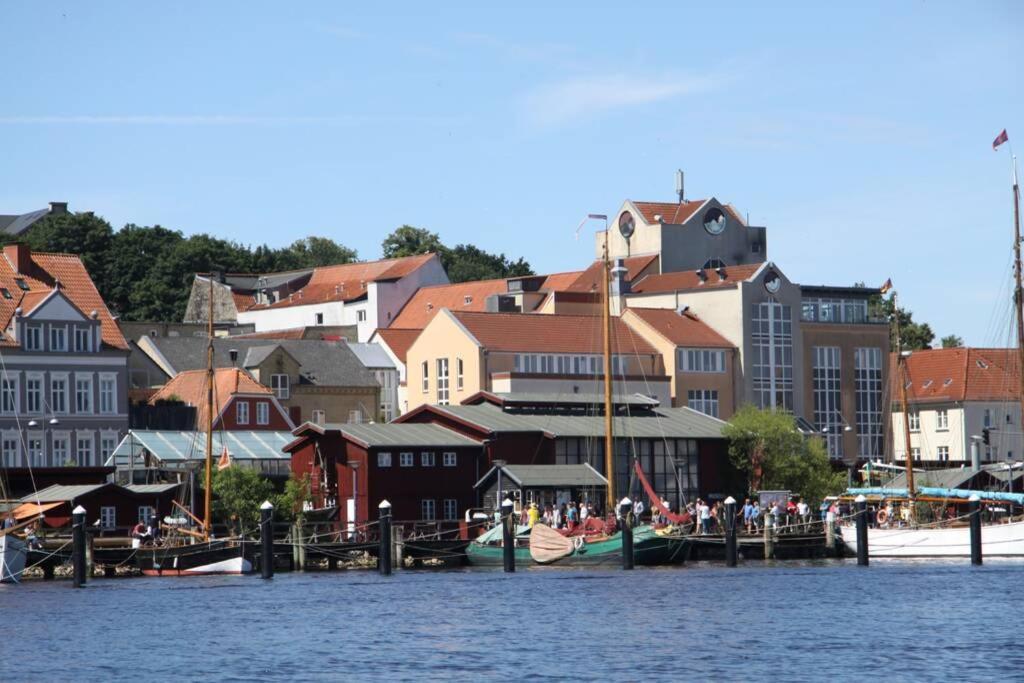 Gemuetliche Haushaelfte Mit Garten Und Terrasse Flensburg Eksteriør bilde