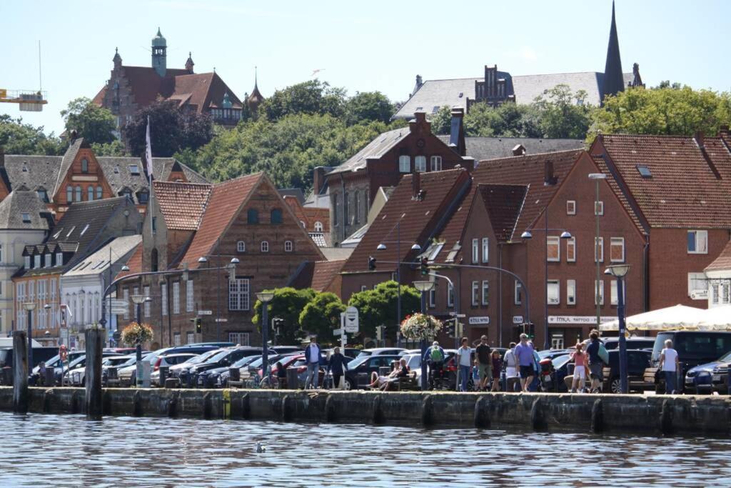 Gemuetliche Haushaelfte Mit Garten Und Terrasse Flensburg Eksteriør bilde